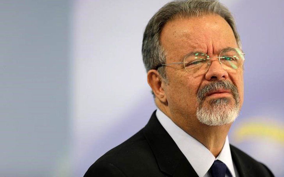O ministro da Defesa do Brasil, Raul Jungmann, durante coletiva de imprensa em Brasília 25/05/2017 REUTERS/Ueslei Marcelino (Foto: Paulo Emílio) O ministro da Defesa do Brasil, Raul Jungmann, durante coletiva de imprensa em Brasília 25/05/2017 REUTERS/Ueslei Marcelino