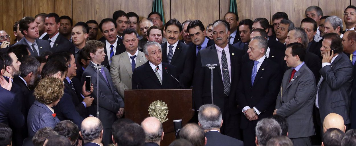 Brasília - O presidente interino Michel Temer faz discurso durante cerimônia de posse aos ministros de seu governo, no Palácio do Planalto (Valter Campanato/Agência Brasill) (Foto: Ribamar Fonseca) Brasília - O presidente interino Michel Temer faz discurso durante cerimônia de posse aos ministros de seu governo, no Palácio do Planalto (Valter Campanato/Agência Brasill)