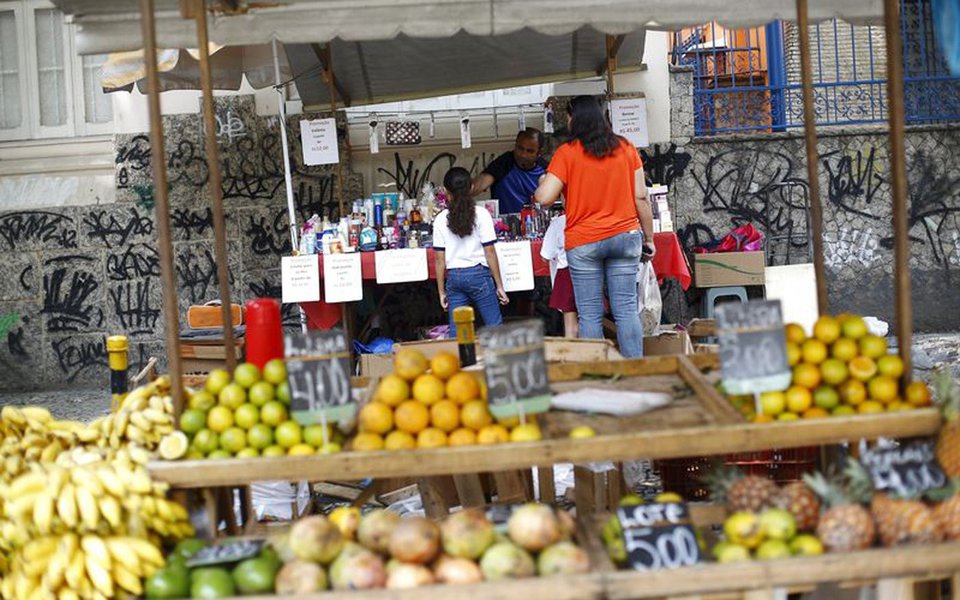 Feira no Rio de Janeiro. 19/03/2015 REUTERS/Ricardo Moraes (Foto: Paulo Emílio) Feira no Rio de Janeiro. 19/03/2015 REUTERS/Ricardo Moraes