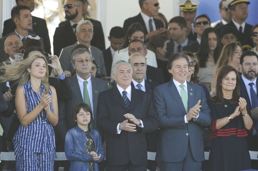 07/092017- Brasília- DF, Brasil- O presidente Michel Temer assiste ao desfile de 7 de Setembro, em Bras[ilia Foto: Marcelo Camargo/Agência Brasil (Foto: Carlos Zarattini) 07/092017- Brasília- DF, Brasil- O presidente Michel Temer assiste ao desfile de 7 de Setembro, em Bras[ilia Foto: Marcelo Camargo/Agência Brasil