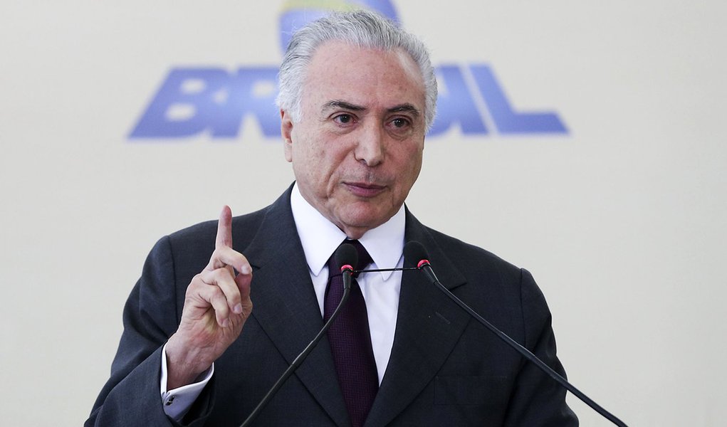 Brasília - O presidente Michel Temer, chega para sancionar a ratificação do Brasil ao Acordo de Paris, documento assinado pelos 195 países da Convenção-Quadro das Nações Unidas sobre Mudança do Clima (Antonio Cruz/Agência Brasil) (Foto: Giuliana Miranda) Brasília - O presidente Michel Temer, chega para sancionar a ratificação do Brasil ao Acordo de Paris, documento assinado pelos 195 países da Convenção-Quadro das Nações Unidas sobre Mudança do Clima (Antonio Cruz/Agência Brasil)