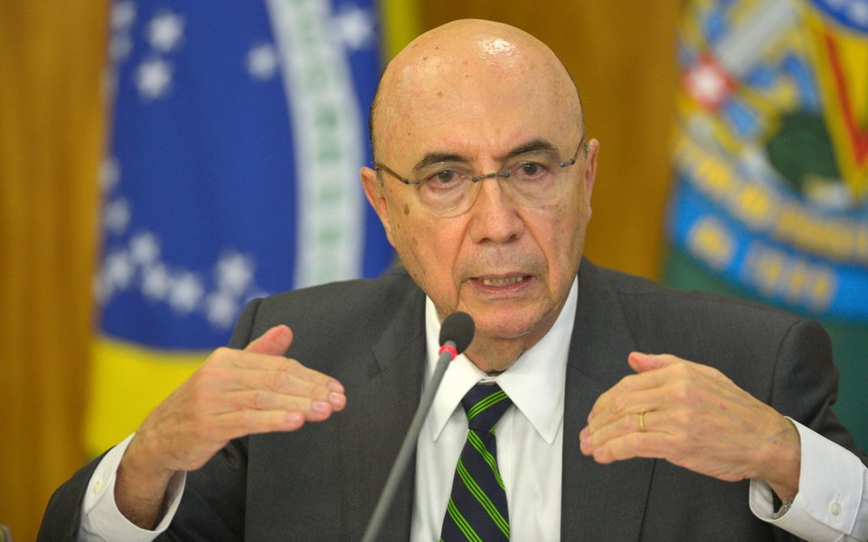 Brasília - O ministro da Fazenda, Henrique Meirelles, anuncia medidas para reduzir os gastos públicos (José Cruz/Agência Brasil) (Foto: Romulo Faro) Brasília - O ministro da Fazenda, Henrique Meirelles, anuncia medidas para reduzir os gastos públicos (José Cruz/Agência Brasil)
