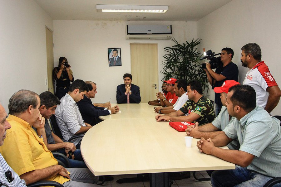 Rui Palmeira se reúne com Sindicatos dos Rodoviários. Foto: Pei Fon/ Secom Maceió (Foto: Voney Malta) Rui Palmeira se reúne com Sindicatos dos Rodoviários. Foto: Pei Fon/ Secom Maceió