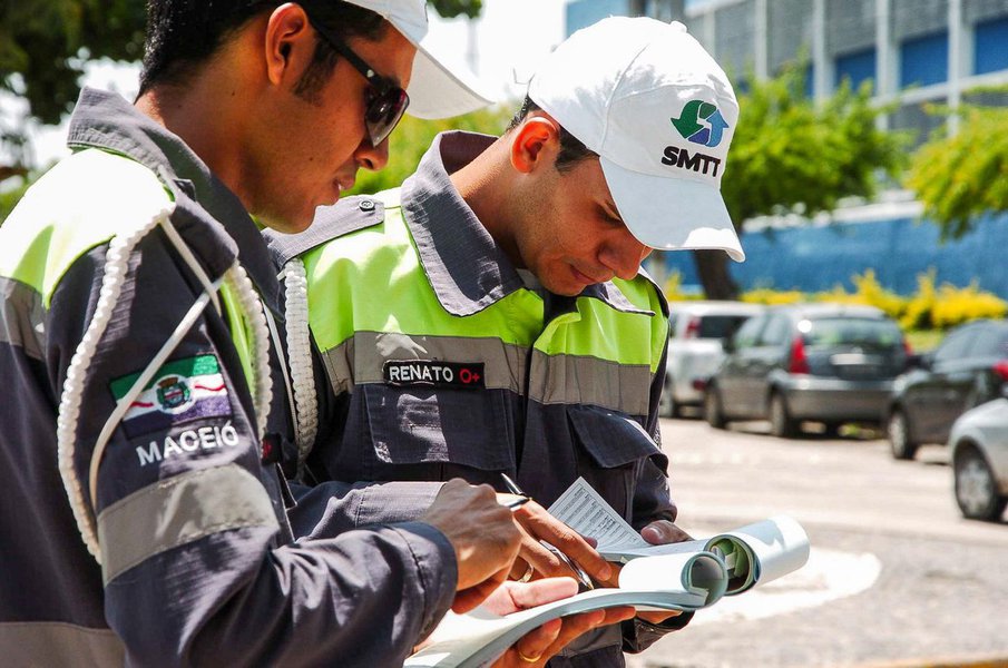 SMTT Multa Mais De 130 Mil Condutores Em Macei Brasil 247