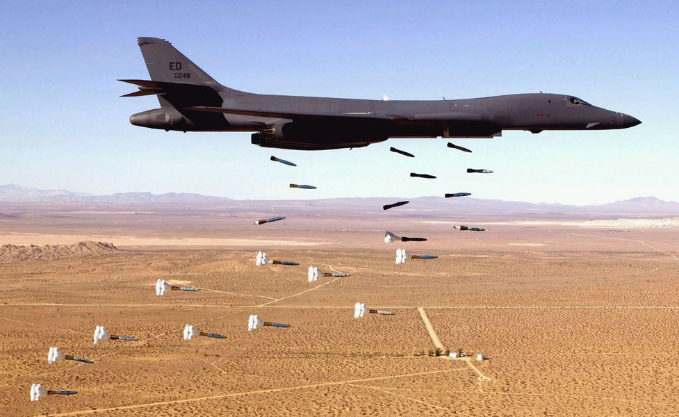 Bombardeiros estratégicos B-1 dos Estados Unidos (EUA) são enviados à península coreana (Foto: Paulo Emílio) Bombardeiros estratégicos B-1 dos Estados Unidos (EUA) são enviados à península coreana