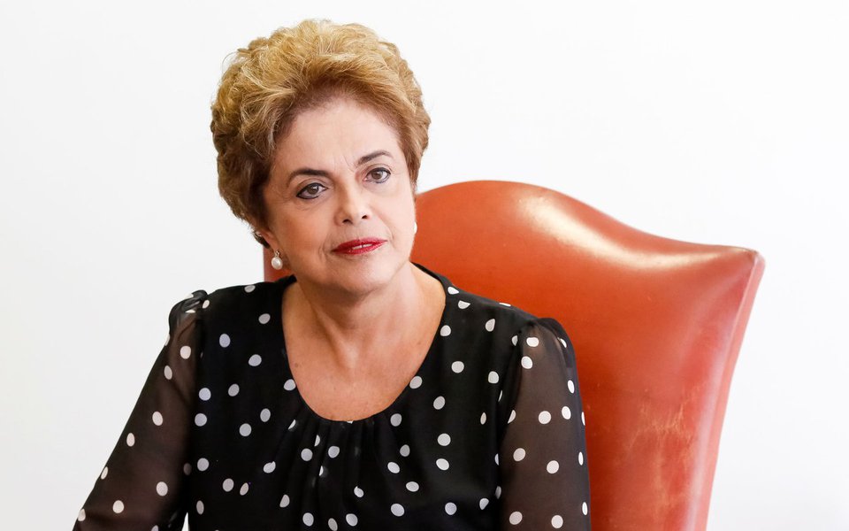 Brasília - DF, 13/04/2016. Presidenta Dilma Rousseff durante entrevista à imprensa. Foto: Roberto Stuckert Filho/PR (Foto: Gisele Federicce) Brasília - DF, 13/04/2016. Presidenta Dilma Rousseff durante entrevista à imprensa. Foto: Roberto Stuckert Filho/PR