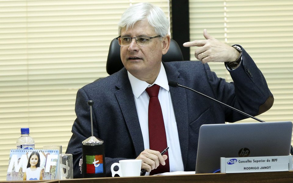 25/07/2017- Brasília- DF, Brasil- O procurador-geral da República, Rodrigo Janot, durante reunião do Conselho Superior do Ministério Público Federal (MPF) para analisar a proposta de orçamento do MPF para 2018 Foto: Marcelo Camargo/Agência Brasil (Foto: Paulo Emílio) 25/07/2017- Brasília- DF, Brasil- O procurador-geral da República, Rodrigo Janot, durante reunião do Conselho Superior do Ministério Público Federal (MPF) para analisar a proposta de orçamento do MPF para 2018 Foto: Marcelo Camargo/Agência Brasil
