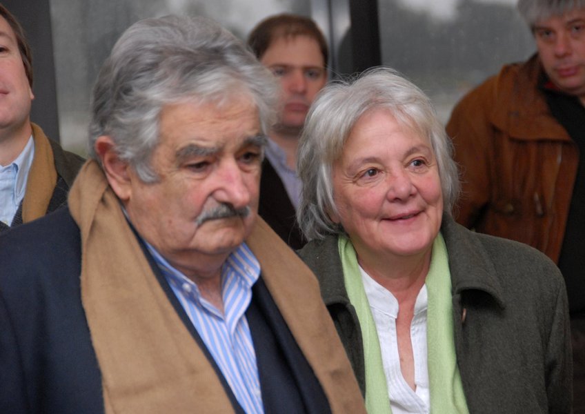 Ex-presidente do Uruguai José Pepe Mujica e esposa, a senadora e ex-guerrilheira Lucia Topolasnky (Foto: Paulo Emílio) Ex-presidente do Uruguai José Pepe Mujica e esposa, a senadora e ex-guerrilheira Lucia Topolasnky