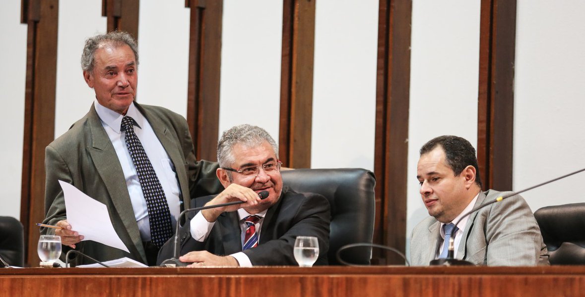 Sessão Ordinária Em Sessão ordinária na tarde desta terça-feira (04) foi aprovado o Prêmio por Desempenho Policial - PDP e o projeto de resolução 2.486/2017. Foto: Vaner Casaes / ALBA Data: 21/03/2017 (Foto: Romulo Faro) Sessão Ordinária Em Sessão ordinária na tarde desta terça-feira (04) foi aprovado o Prêmio por Desempenho Policial - PDP e o projeto de resolução 2.486/2017. Foto: Vaner Casaes / ALBA Data: 21/03/2017
