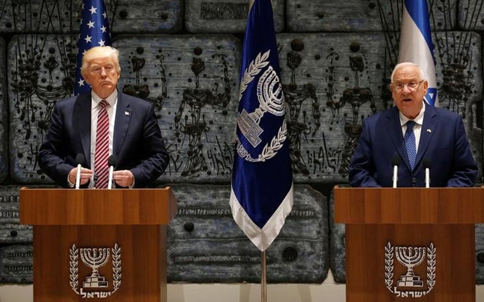 Presidente dos EUA, Donald Trump, e presidente de Israel, Reuven Rivlin, fazem pronunciamento em conjunto na residência de Rivlin em Jerusalém. 22/05/2017 REUTERS/Jonathan Ernst (Foto: Charles Nisz) Presidente dos EUA, Donald Trump, e presidente de Israel, Reuven Rivlin, fazem pronunciamento em conjunto na residência de Rivlin em Jerusalém. 22/05/2017 REUTERS/Jonathan Ernst