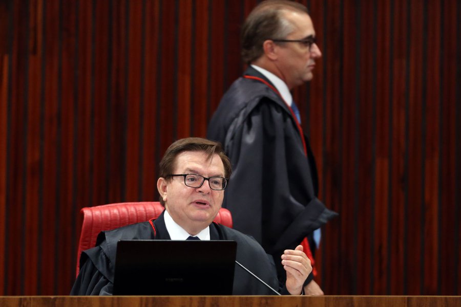 09/06/2017- Brasília- DF, Brasil- Ministro Admar Gonzaga e o relator da ação, ministro Herman Benjamin, durante julgamento da chapa Dilma-Temer Foto: José Cruz/Agência Brasil (Foto: Aquiles Lins) 09/06/2017- Brasília- DF, Brasil- Ministro Admar Gonzaga e o relator da ação, ministro Herman Benjamin, durante julgamento da chapa Dilma-Temer Foto: José Cruz/Agência Brasil