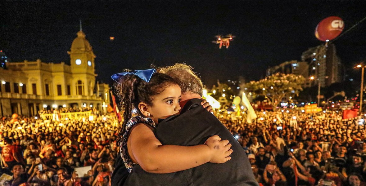 Ato de encerramento da Caravana Lula por Minas Gerais na Praça da Estação, no Centro de Belo Horizonte. Foto: Ricardo StuckertBelo Horizonte (MG), 30/10/2017. (Foto: Alberto Cantalice) Ato de encerramento da Caravana Lula por Minas Gerais na Praça da Estação, no Centro de Belo Horizonte. Foto: Ricardo StuckertBelo Horizonte (MG), 30/10/2017.
