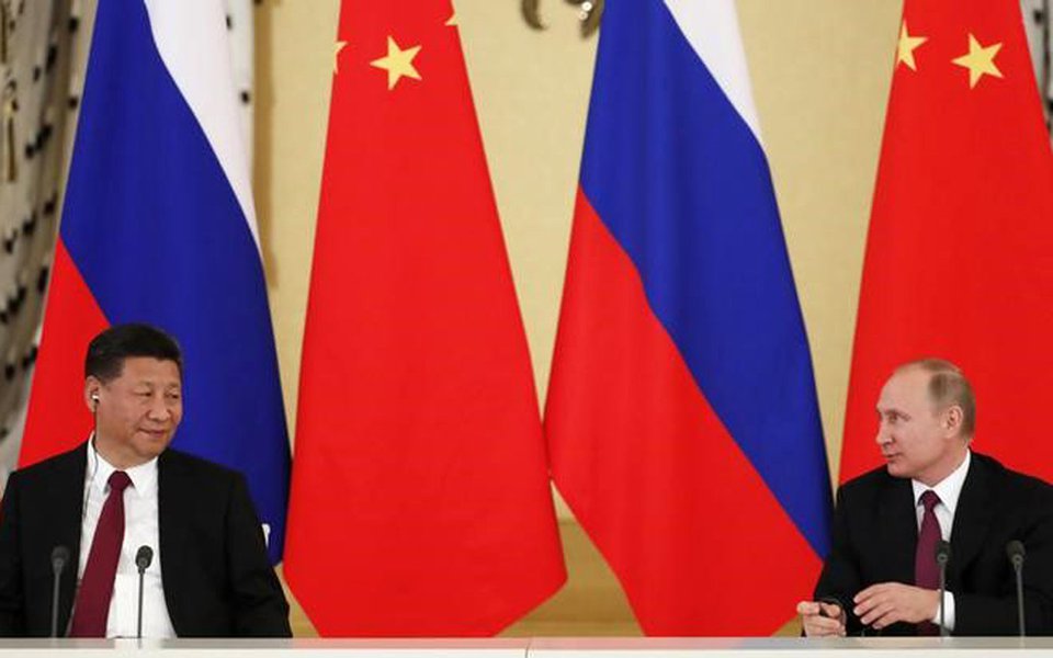 Presidente russo, Vladimir Putin, e presidente da China, Xi Jinping, durante encontro em Moscou. 04/07/2017 REUTERS/Sergei Ilnitsky (Foto: Reinaldo) Presidente russo, Vladimir Putin, e presidente da China, Xi Jinping, durante encontro em Moscou. 04/07/2017 REUTERS/Sergei Ilnitsky