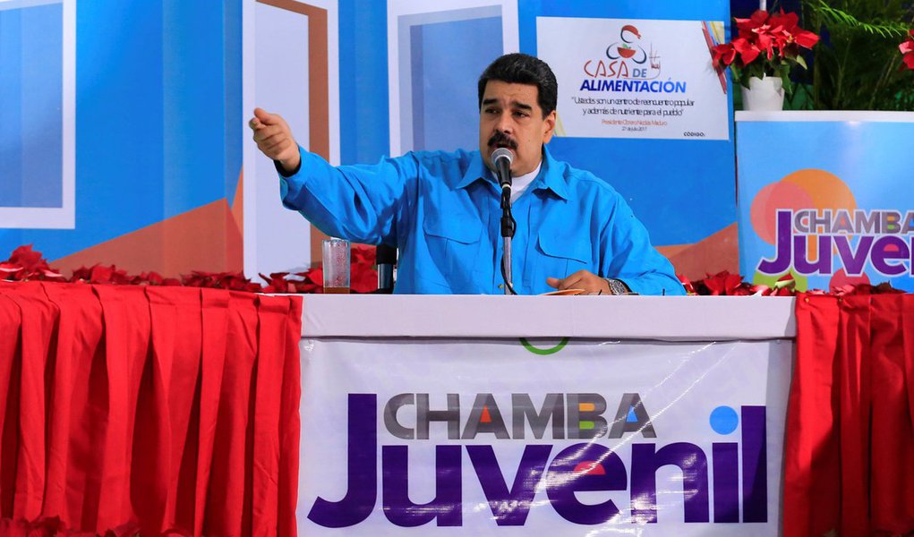 Presidente da Venezuela, Nicolás Maduro, durante evento no Palácio de Miraflores, em Caracas 22/11/2017 Palácio de Miraflores/Divulgação via REUTERS (Foto: Gisele Federicce) Presidente da Venezuela, Nicolás Maduro, durante evento no Palácio de Miraflores, em Caracas 22/11/2017 Palácio de Miraflores/Divulgação via REUTERS