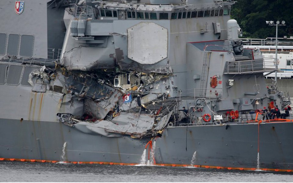Destróier de mísseis guiados norte-americano USS Fitzgerald, após colisão na base naval de Yokosuka, no Japão 18/06/2017 REUTERS/Toru Hanai (Foto: Aquiles Lins) Destróier de mísseis guiados norte-americano USS Fitzgerald, após colisão na base naval de Yokosuka, no Japão 18/06/2017 REUTERS/Toru Hanai