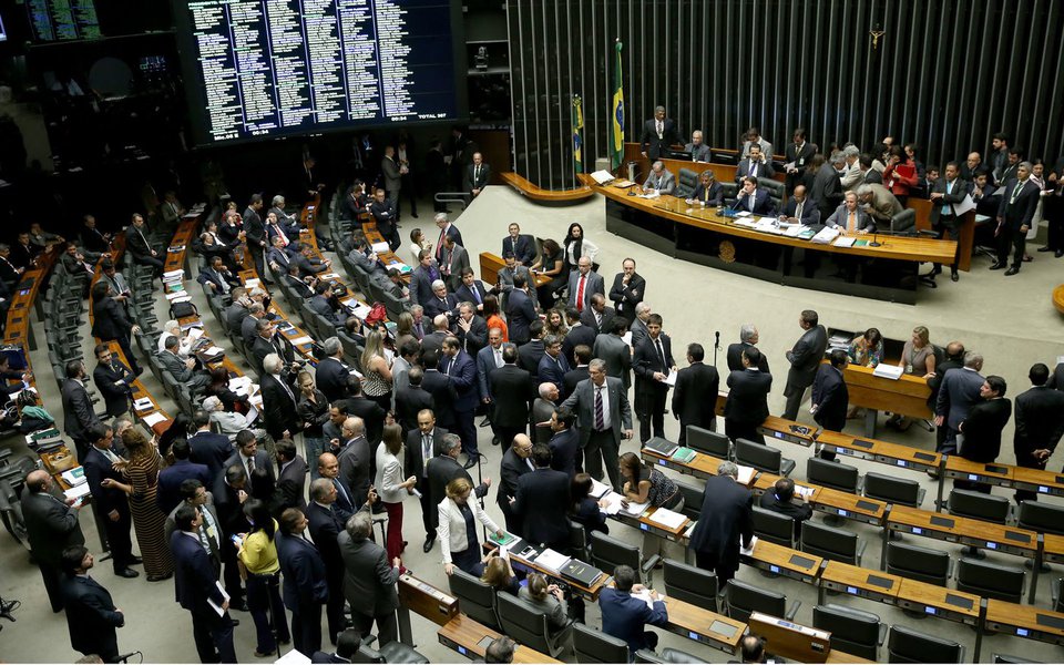 Brasília - Plenário da Câmara dos Deputados durante sessão para votar a Desvinculação das Receitas da União (DRU) até 2023 e reajustes salariais de servidores (Wilson Dias/Agência Brasil) (Foto: Giuliana Miranda) Brasília - Plenário da Câmara dos Deputados durante sessão para votar a Desvinculação das Receitas da União (DRU) até 2023 e reajustes salariais de servidores (Wilson Dias/Agência Brasil)