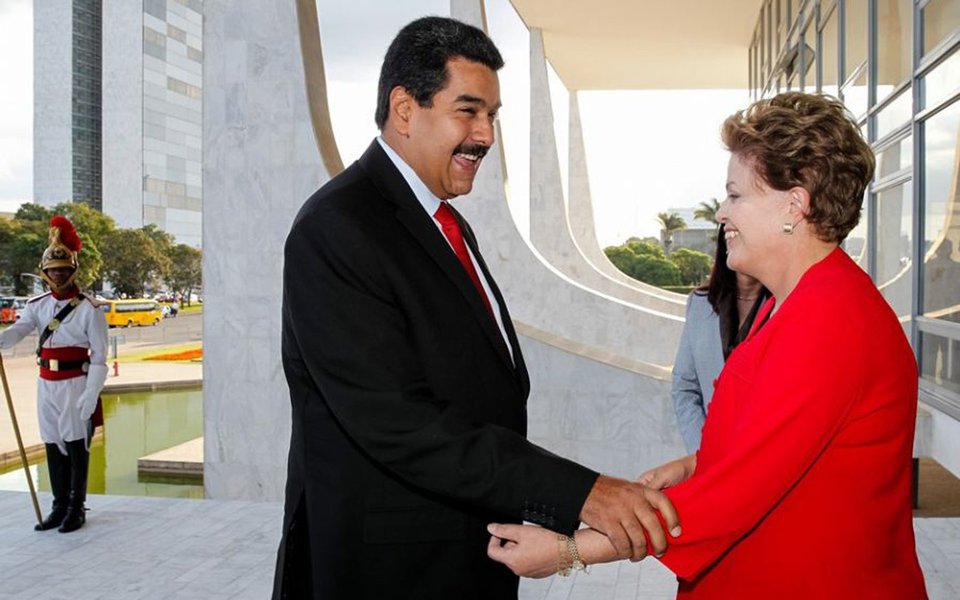 Maduro cumprimenta a presidente Dilma (Foto: Leonardo Attuch) Maduro cumprimenta a presidente Dilma