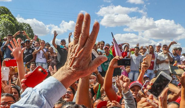 02 09 2017 N O ex presidente Luiz Inacio Lula da Silva e recebido em Marcolandia Piaui PI Brasil no Parque de geração de energia eólica de Marcolândia, no Piauí. Foto: Ricardo Stuckert (Foto: Haroldo Lima) 02 09 2017 N O ex presidente Luiz Inacio Lula da Silva e recebido em Marcolandia Piaui PI Brasil no Parque de geração de energia eólica de Marcolândia, no Piauí. Foto: Ricardo Stuckert