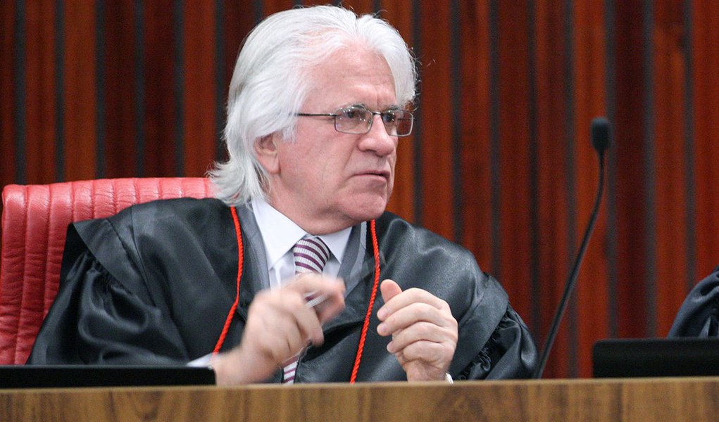 Ministros Napoleão Nunes Maia Filho e Tarcísio Vieira de Carvalho Neto durante sessão plenária do TSE para julgamento da Aije 194358. Brasília-DF, 08/06/2017 Foto: Roberto Jayme/Ascom/TSE (Foto: Aquiles Lins) Ministros Napoleão Nunes Maia Filho e Tarcísio Vieira de Carvalho Neto durante sessão plenária do TSE para julgamento da Aije 194358. Brasília-DF, 08/06/2017 Foto: Roberto Jayme/Ascom/TSE