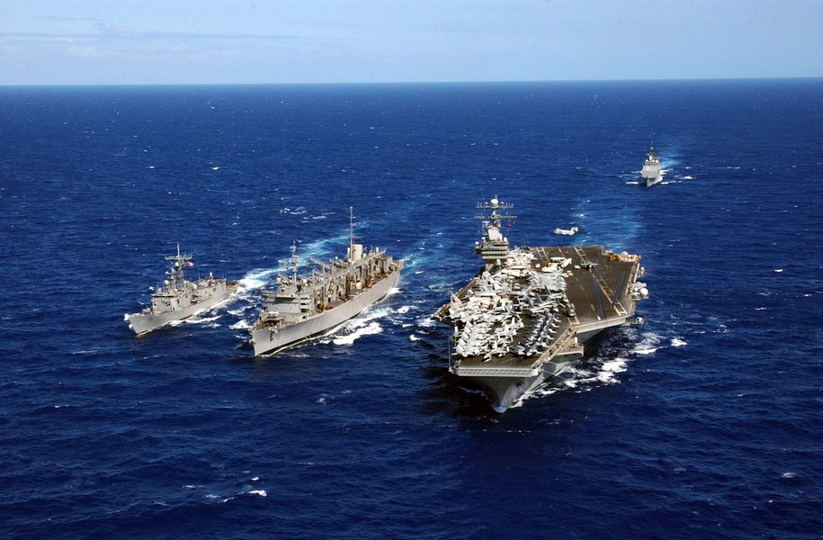 Porta-aviões e navios do grupo de batalha Carl Vinson, dos EUA
U.S. Navy photo by Photographer's Mate Airman Dustin Howell (RELEASED) (Foto: Giuliana Miranda) Porta-aviões e navios do grupo de batalha Carl Vinson, dos EUA
U.S. Navy photo by Photographer's Mate Airman Dustin Howell (RELEASED)