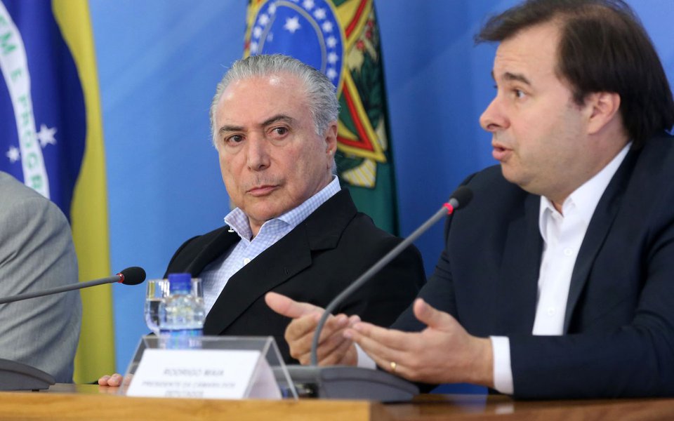 Brasília - Os presidentes da República, Michel Temer, do Senado, Renan Calheiros, e da Câmara, Rodrigo Maia, durante coletiva de imprensa no Palácio do Planalto (Antonio Cruz/Agência Brasil) (Foto: Paulo Emílio) Brasília - Os presidentes da República, Michel Temer, do Senado, Renan Calheiros, e da Câmara, Rodrigo Maia, durante coletiva de imprensa no Palácio do Planalto (Antonio Cruz/Agência Brasil)
