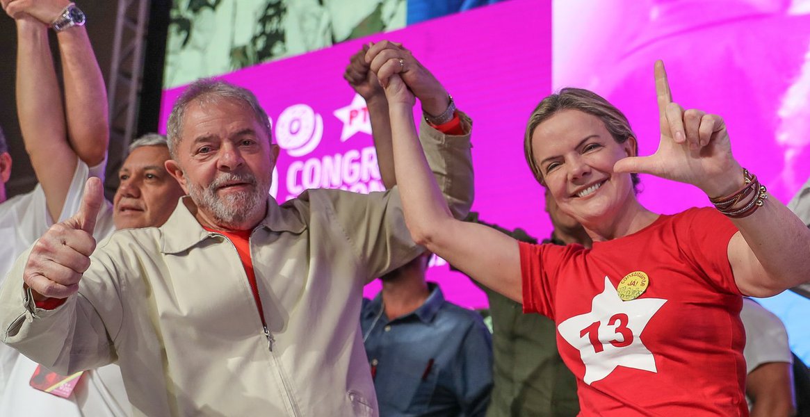 Gleisi e Lula no congresso nacional do PT (Foto: Paulo Emílio) Gleisi e Lula no congresso nacional do PT