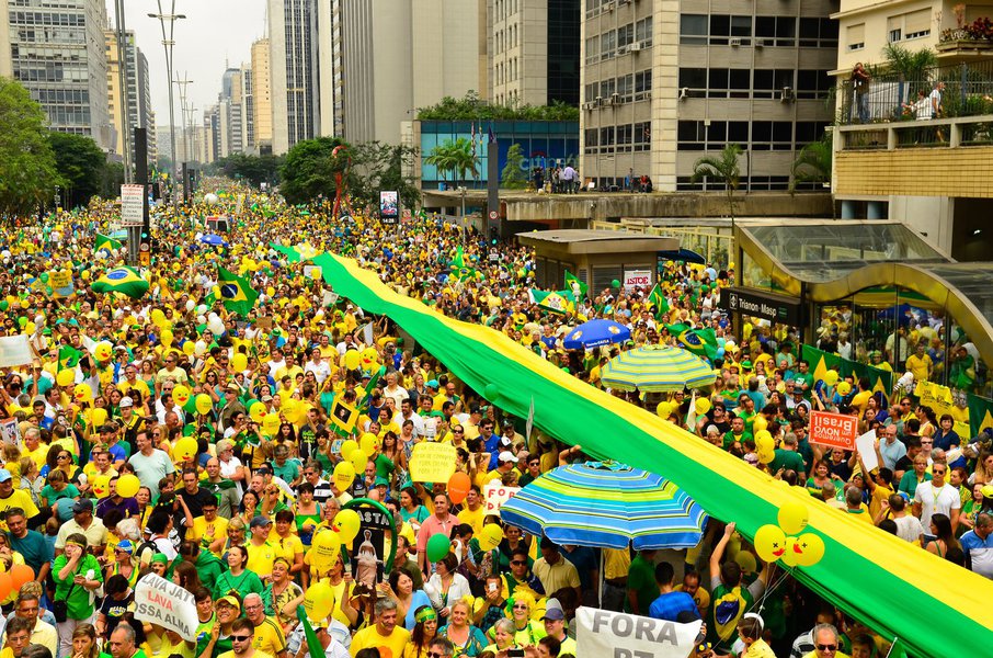 São Paulo - Manifestação na Avenida Paulista, região central da capital, contra a corrupção e pela saída da presidenta Dilma Rousseff (Rovena Rosa/Agência Brasil) (Foto: Ângelo Cavalcante) São Paulo - Manifestação na Avenida Paulista, região central da capital, contra a corrupção e pela saída da presidenta Dilma Rousseff (Rovena Rosa/Agência Brasil)