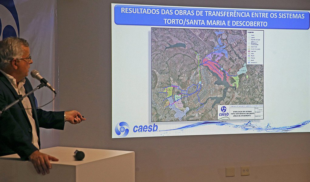 Brasília - O presidente da Companhia de Saneamento do Distrito Federal (Caesb), Maurício Luduvice, fala sobre a crise hídrica no Distrito Federal (Valter Campanato/Agência Brasil) (Foto: Gisele Federicce) Brasília - O presidente da Companhia de Saneamento do Distrito Federal (Caesb), Maurício Luduvice, fala sobre a crise hídrica no Distrito Federal (Valter Campanato/Agência Brasil)