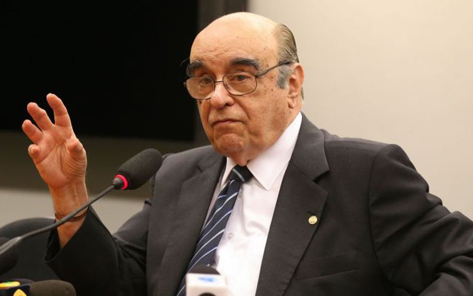 Cr�dito: Valter Campanato/Agencia Brasil. Deputado Bonif�cio de Andrada (PSDB-MG), relator da segunda den�ncia apresentada pela PGR contra o presidente Temer, fala � imprensa. (Foto: Gisele Federicce) Cr�dito: Valter Campanato/Agencia Brasil. Deputado Bonif�cio de Andrada (PSDB-MG), relator da segunda den�ncia apresentada pela PGR contra o presidente Temer, fala � imprensa.