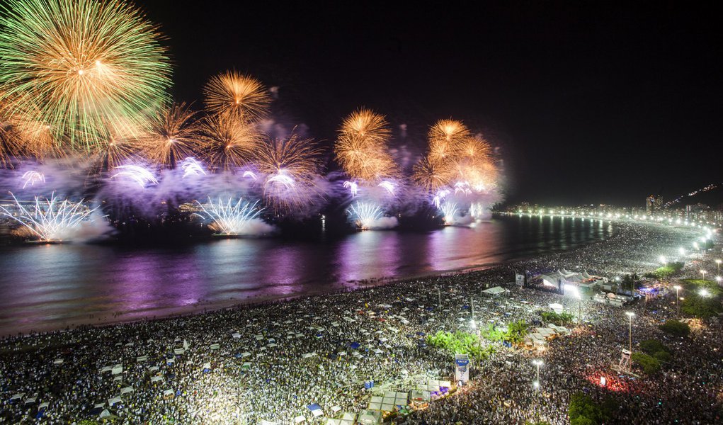 Reveillon na Praia de Copacabana Foto: Gabriel Monteiro | Riotur (Foto: Leonardo Lucena) Reveillon na Praia de Copacabana Foto: Gabriel Monteiro | Riotur