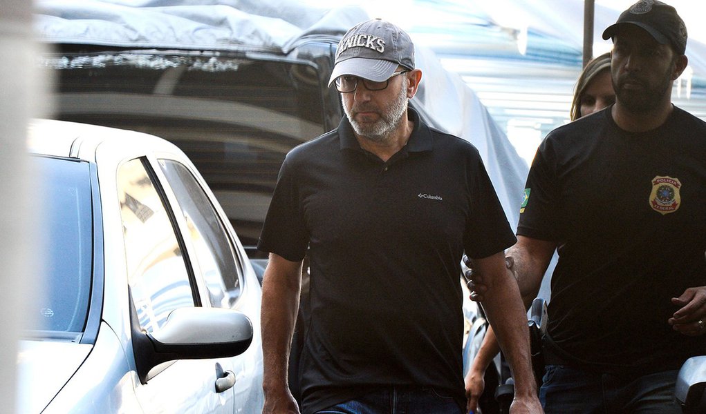 Rio de Janeiro - Policiais federais cumprem mandado de prisão preventiva contra o ex-secretário estadual de Saúde do Rio e ex-diretor do Instituto Nacional de Traumatologia e Ortopedia (Into), Sérgio Côrtes ( Tânia Rêgo/Agência Brasil) (Foto: Leonardo Lucena) Rio de Janeiro - Policiais federais cumprem mandado de prisão preventiva contra o ex-secretário estadual de Saúde do Rio e ex-diretor do Instituto Nacional de Traumatologia e Ortopedia (Into), Sérgio Côrtes ( Tânia Rêgo/Agência Brasil)