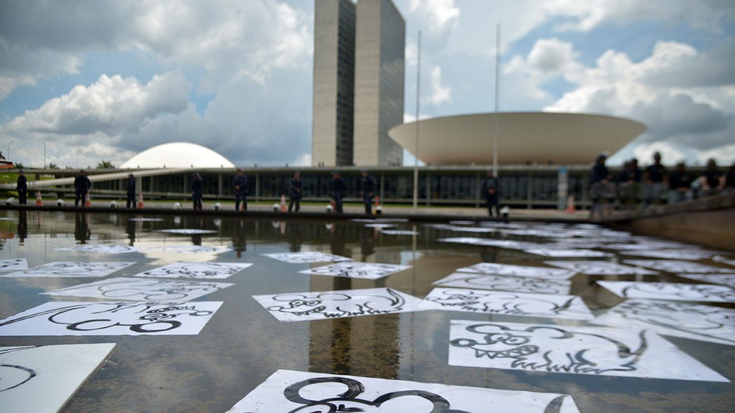Brasília - O Movimento Vem Pra Rua realiza manifestações em todo o país. O ato é em apoio à Operação Lava Jato e contra a corrupção e a forma de se fazer política no Brasil (Marcello Casal Jr/Agência Brasil) (Foto: Leonardo Attuch) Brasília - O Movimento Vem Pra Rua realiza manifestações em todo o país. O ato é em apoio à Operação Lava Jato e contra a corrupção e a forma de se fazer política no Brasil (Marcello Casal Jr/Agência Brasil)
