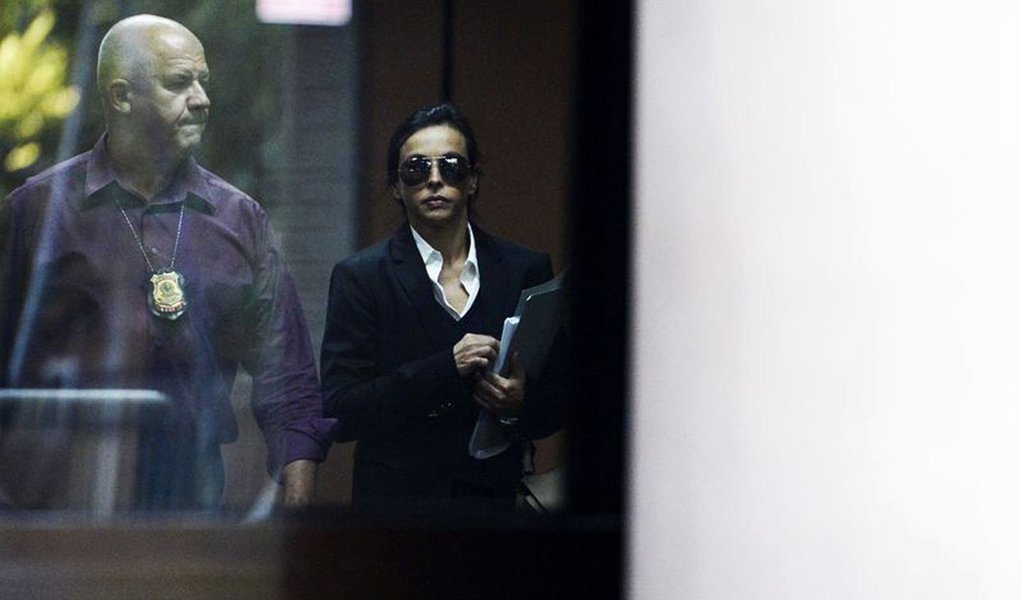 Rio de Janeiro - Esposa do ex-governador Sergio Cabral, Adriana Ancelmo, deixa a 7� Vara Federal Criminal do Rio de Janeiro ap�s depoimento � Justi�a Federal (Fernando Fraz�o/Ag�ncia Brasil) (Foto: Leonardo Lucena) Rio de Janeiro - Esposa do ex-governador Sergio Cabral, Adriana Ancelmo, deixa a 7� Vara Federal Criminal do Rio de Janeiro ap�s depoimento � Justi�a Federal (Fernando Fraz�o/Ag�ncia Brasil)