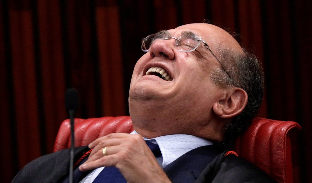 President of the Superior Electoral Court Gilmar Mendes smiles during a session where Brazil's electoral court will take up a 2014 case that could unseat President Michel Temer, in Brasilia, Brazil June 9, 2017. REUTERS/Ueslei Marcelino (Foto: Leonardo Attuch) President of the Superior Electoral Court Gilmar Mendes smiles during a session where Brazil's electoral court will take up a 2014 case that could unseat President Michel Temer, in Brasilia, Brazil June 9, 2017. REUTERS/Ueslei Marcelino