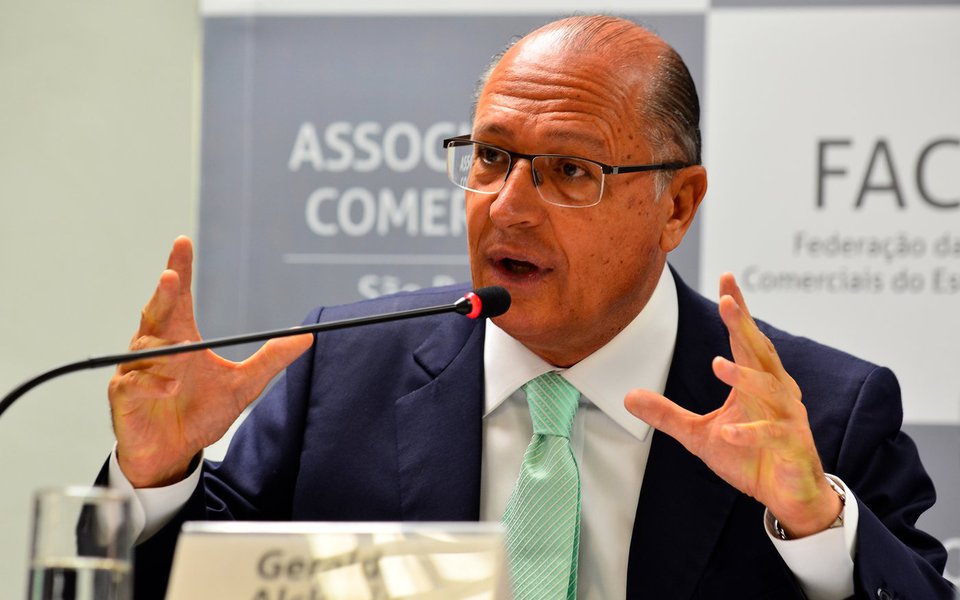 São Paulo - O governador Geraldo Alckmin fala sobre perspectivas e investimentos para 2016 na Associação Comercial de São Paulo (ACSP). (Foto: Rovena Rosa/Agência Brasil) (Foto: Giuliana Miranda) São Paulo - O governador Geraldo Alckmin fala sobre perspectivas e investimentos para 2016 na Associação Comercial de São Paulo (ACSP). (Foto: Rovena Rosa/Agência Brasil)
