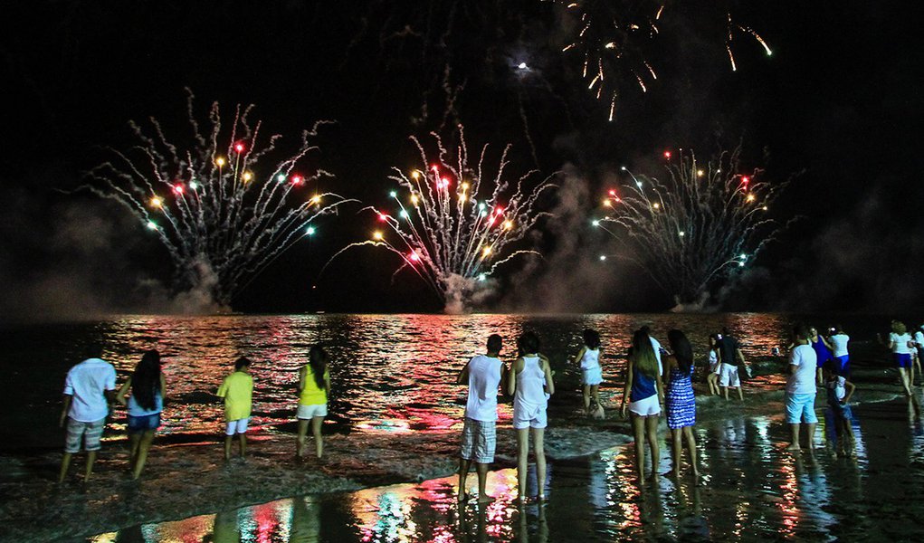 Reveillon - Queima de fogos. Foto: Pei Fon/ Secom Maceió (Foto: Paulo Emílio) Reveillon - Queima de fogos. Foto: Pei Fon/ Secom Maceió