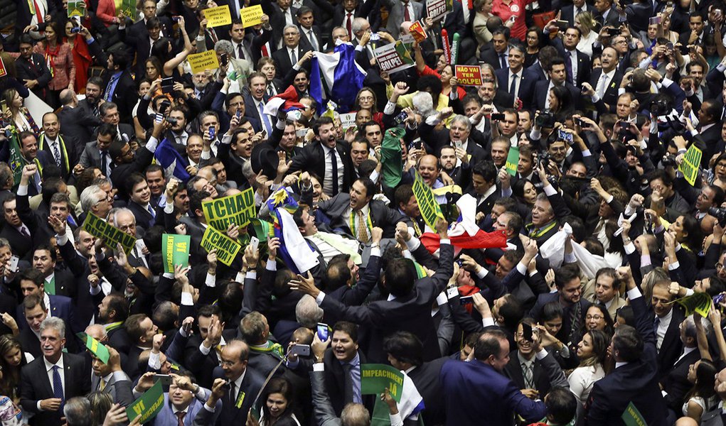 Brasília - O Deputado Bruno Araujo profere o voto que garante a autorizacao do processo de impeachment da presidenta Dilma Rousseff, no plenário da Câmara dos Deputados (Foto: Tereza Cruvinel) Brasília - O Deputado Bruno Araujo profere o voto que garante a autorizacao do processo de impeachment da presidenta Dilma Rousseff, no plenário da Câmara dos Deputados