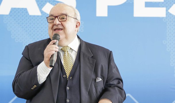 (Foto: Charles Nisz)