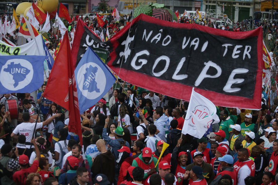 20/08/2015- São Paulo- SP, Brasil- Manifestação contra o impeachment de Dilma, no Largo da Batata, em São Paulo. Foto: Paulo Pinto/ Agência PT (Foto: Gisele Federicce) 20/08/2015- São Paulo- SP, Brasil- Manifestação contra o impeachment de Dilma, no Largo da Batata, em São Paulo. Foto: Paulo Pinto/ Agência PT