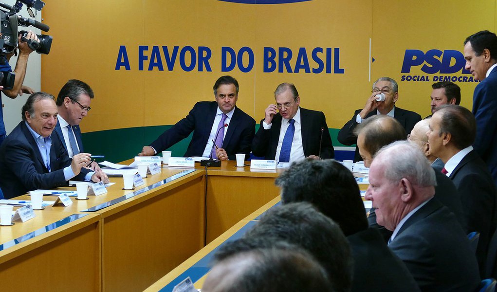 Presidente do PSDB, Tasso Jereissati e o senado Aécio Neves duranre reunião com presidentes dos diretórios estaduais do partido. Brasilia, 24/08/2017 - Foto Orlando Brito (Foto: Paulo Emílio) Presidente do PSDB, Tasso Jereissati e o senado Aécio Neves duranre reunião com presidentes dos diretórios estaduais do partido. Brasilia, 24/08/2017 - Foto Orlando Brito