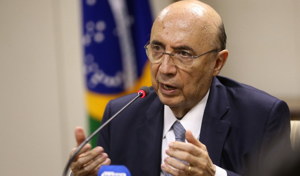 Brasília – O ministro Henrique Meirelles concede entrevista a jornalistas após café da manhã. (Antônio Cruz/Agência Brasil) (Foto: Aquiles Lins) Brasília – O ministro Henrique Meirelles concede entrevista a jornalistas após café da manhã. (Antônio Cruz/Agência Brasil)