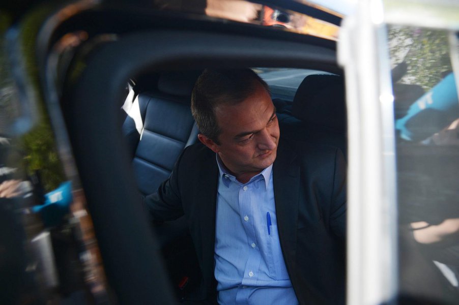 Joesley Batista presta depoimento na Polícia Federal em SP São Paulo - O empresário Joesley Batista, dono da JBS, deixa a sede da Superintendência da Polícia Federal após prestar depoimento (Rovena Rosa/Agência Brasil) (Foto: Leonardo Attuch) Joesley Batista presta depoimento na Polícia Federal em SP São Paulo - O empresário Joesley Batista, dono da JBS, deixa a sede da Superintendência da Polícia Federal após prestar depoimento (Rovena Rosa/Agência Brasil)