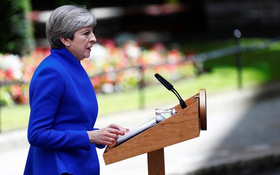 Primeira-ministra britânica, Theresa May, durante declaração na rua Downing Street, em Londres. 09/06/2017 REUTERS/Eddie Keogh (Foto: Aquiles Lins) Primeira-ministra britânica, Theresa May, durante declaração na rua Downing Street, em Londres. 09/06/2017 REUTERS/Eddie Keogh