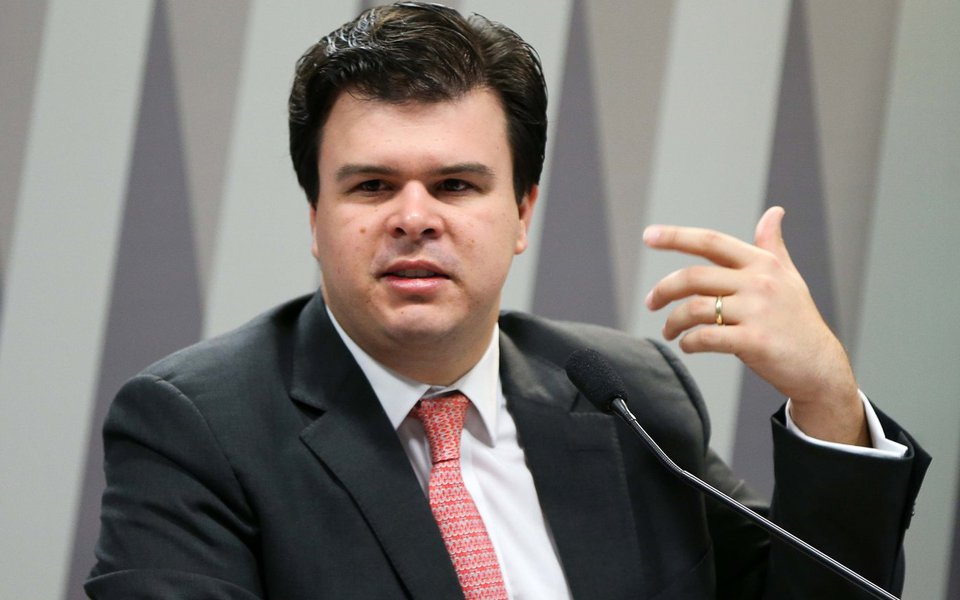 Brasília - O ministro de Minas e Energia, Fernando Coelho Filho, durante audiência pública na Comissão de Infraestrutura do Senado. (Marcelo Camargo/Agência Brasil) (Foto: Paulo Emílio) Brasília - O ministro de Minas e Energia, Fernando Coelho Filho, durante audiência pública na Comissão de Infraestrutura do Senado. (Marcelo Camargo/Agência Brasil)
