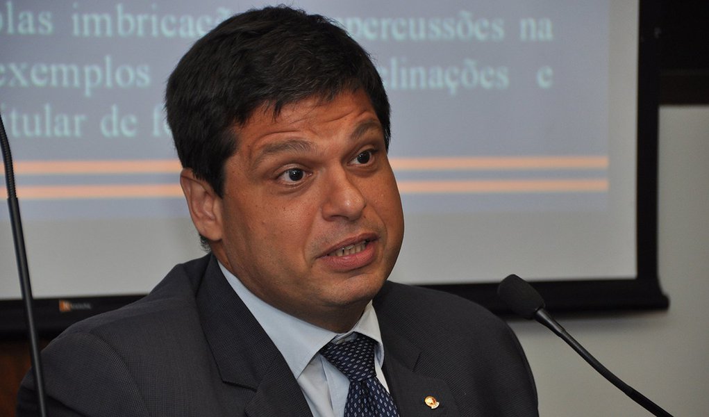 alta resolucao BELO HORIZONTE MG 14/09/2016 POLITICA - PGR MARCELLO MILLER Procurador Marcelo Paranhos de Oliveira Miller participa do Painel I - caso Lava Jato e as mudanças de paradigma na investigação criminal no Brasil Fotos: Alex Lanza / MPMG (Foto: Leonardo Attuch) alta resolucao BELO HORIZONTE MG 14/09/2016 POLITICA - PGR MARCELLO MILLER Procurador Marcelo Paranhos de Oliveira Miller participa do Painel I - caso Lava Jato e as mudanças de paradigma na investigação criminal no Brasil Fotos: Alex Lanza / MPMG