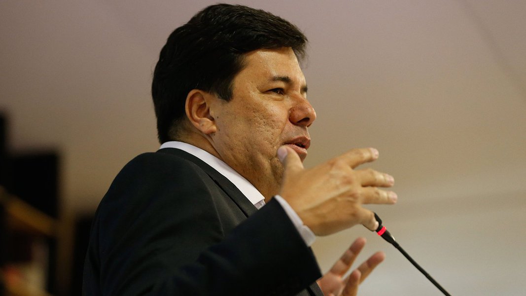 Rio de Janeiro - O ministro da Educação, Mendonça Filho, visita a 18ª edição da Bienal Internacional do Livro do Rio de Janeiro, no Riocentro (Tânia Rêgo/Agência Brasil) (Foto: Voney Malta) Rio de Janeiro - O ministro da Educação, Mendonça Filho, visita a 18ª edição da Bienal Internacional do Livro do Rio de Janeiro, no Riocentro (Tânia Rêgo/Agência Brasil)