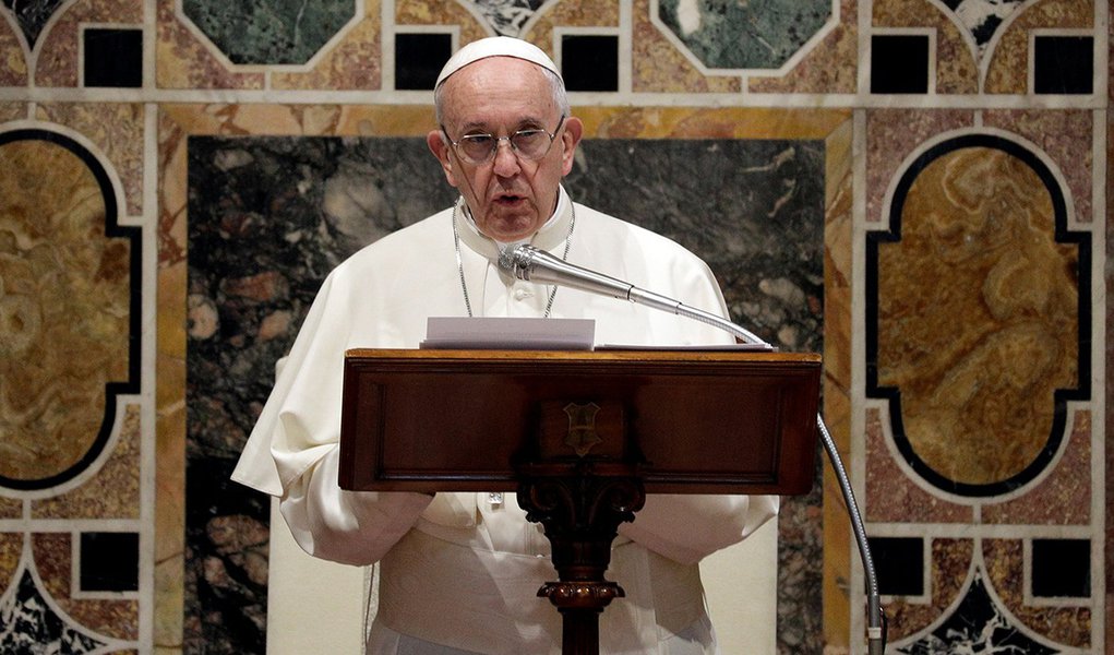 Papa Francisco para para diplomatas na Cidade do Vaticano 8/01/2018 REUTERS/Andrew Medichini/Pool (Foto: Paulo Emílio) Papa Francisco para para diplomatas na Cidade do Vaticano 8/01/2018 REUTERS/Andrew Medichini/Pool