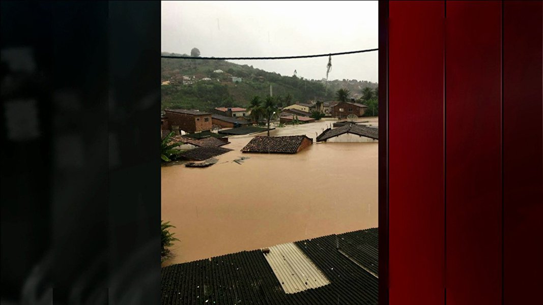 Chuvas alagam e causam destruição em municípios da Zona da Mata Sul de Pernambuco (Foto: Paulo Emílio) Chuvas alagam e causam destruição em municípios da Zona da Mata Sul de Pernambuco