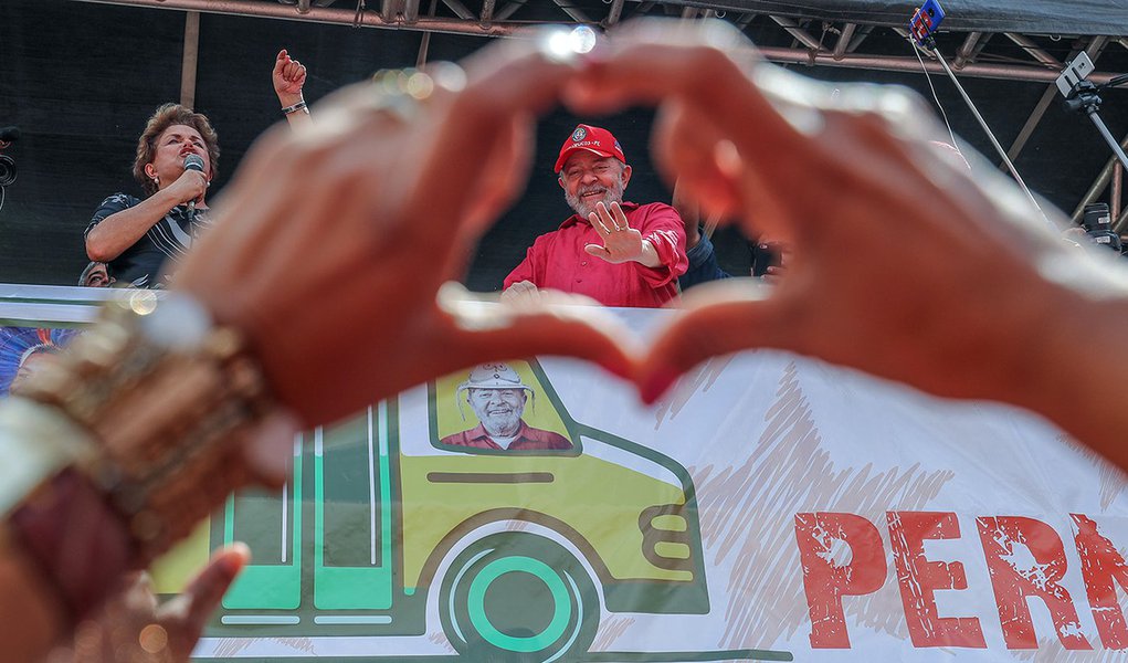 Lula visita Ipojuca, em Pernambuco, cidade que sofre com o desmonte da indústria naval. Fotos Ricardo Stuckert (Foto: Leonardo Attuch) Lula visita Ipojuca, em Pernambuco, cidade que sofre com o desmonte da indústria naval. Fotos Ricardo Stuckert