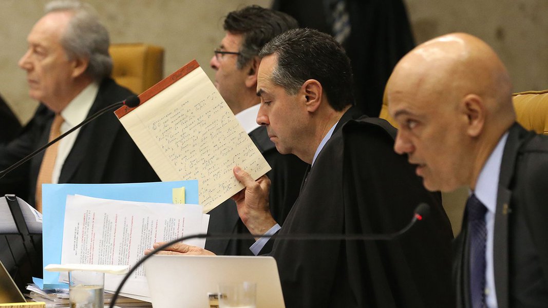 Brasília - Sessão do Supremo Tribunal Federal (STF) para julgamento que pode restringir o foro privilegiado para autoridades (Antonio Cruz/Agência Brasil) (Foto: Aquiles Lins) Brasília - Sessão do Supremo Tribunal Federal (STF) para julgamento que pode restringir o foro privilegiado para autoridades (Antonio Cruz/Agência Brasil)